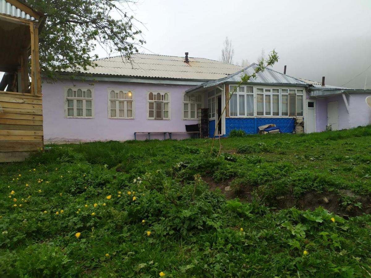 Xinaliq Khinalig Izzet'S Riverside Home Stay Dış mekan fotoğraf