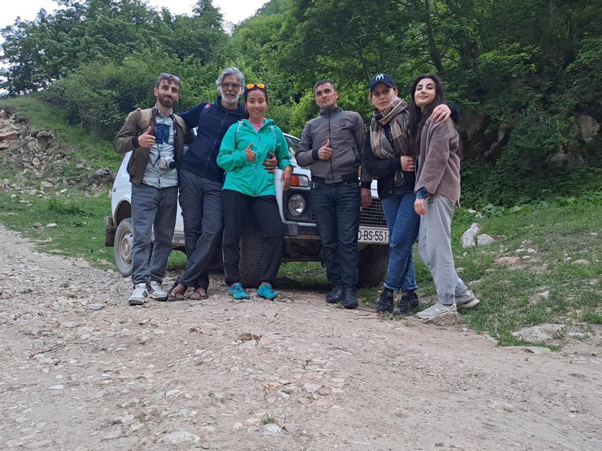 Xinaliq Khinalig Izzet'S Riverside Home Stay Dış mekan fotoğraf