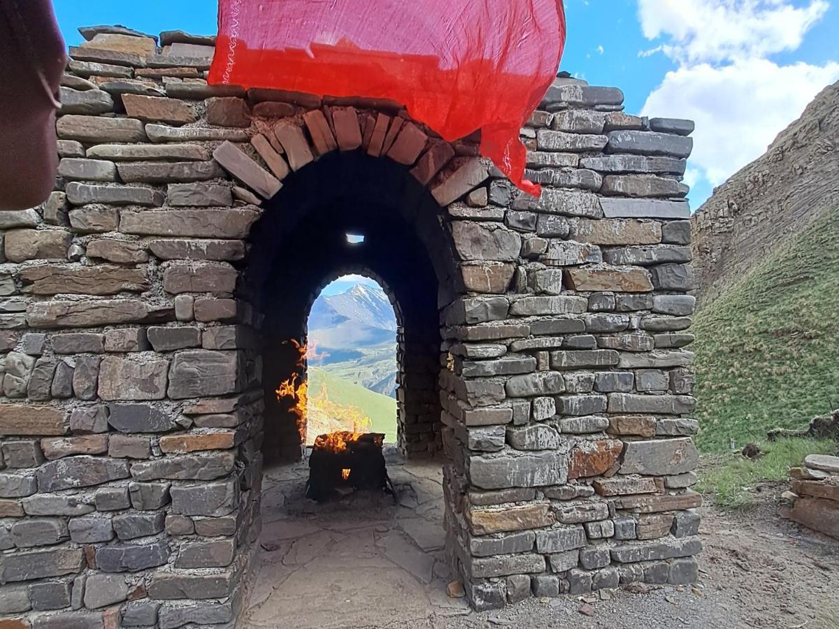 Xinaliq Khinalig Izzet'S Riverside Home Stay Dış mekan fotoğraf