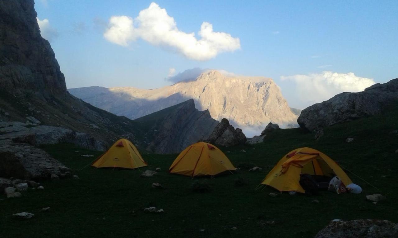 Xinaliq Khinalig Izzet'S Riverside Home Stay Dış mekan fotoğraf