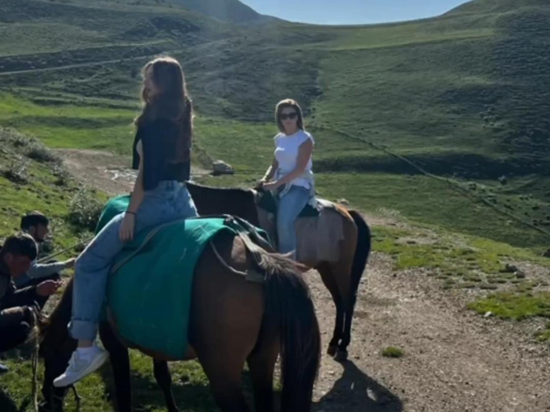 Xinaliq Khinalig Izzet'S Riverside Home Stay Dış mekan fotoğraf