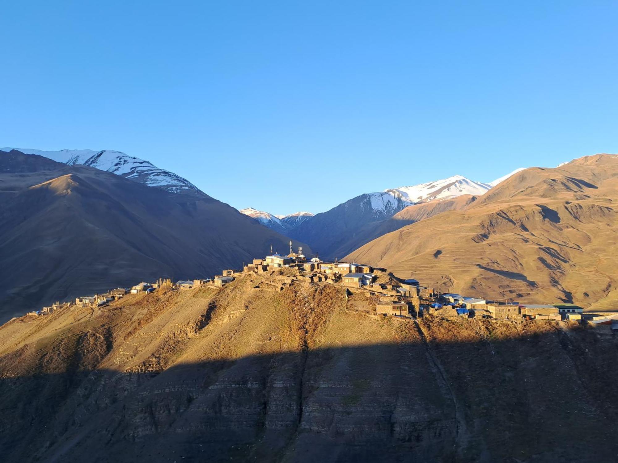 Xinaliq Khinalig Izzet'S Riverside Home Stay Dış mekan fotoğraf