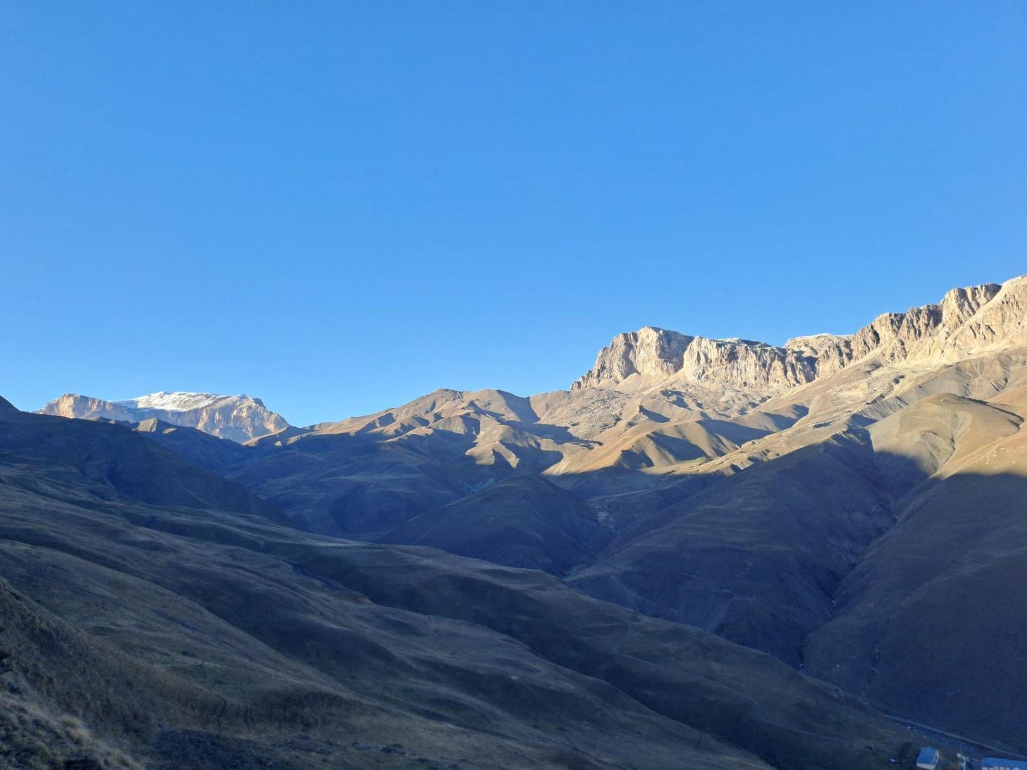Xinaliq Khinalig Izzet'S Riverside Home Stay Dış mekan fotoğraf