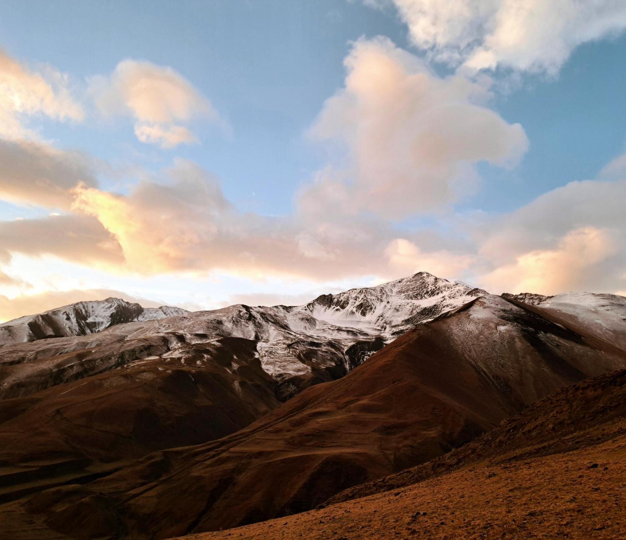 Xinaliq Khinalig Izzet'S Riverside Home Stay Dış mekan fotoğraf