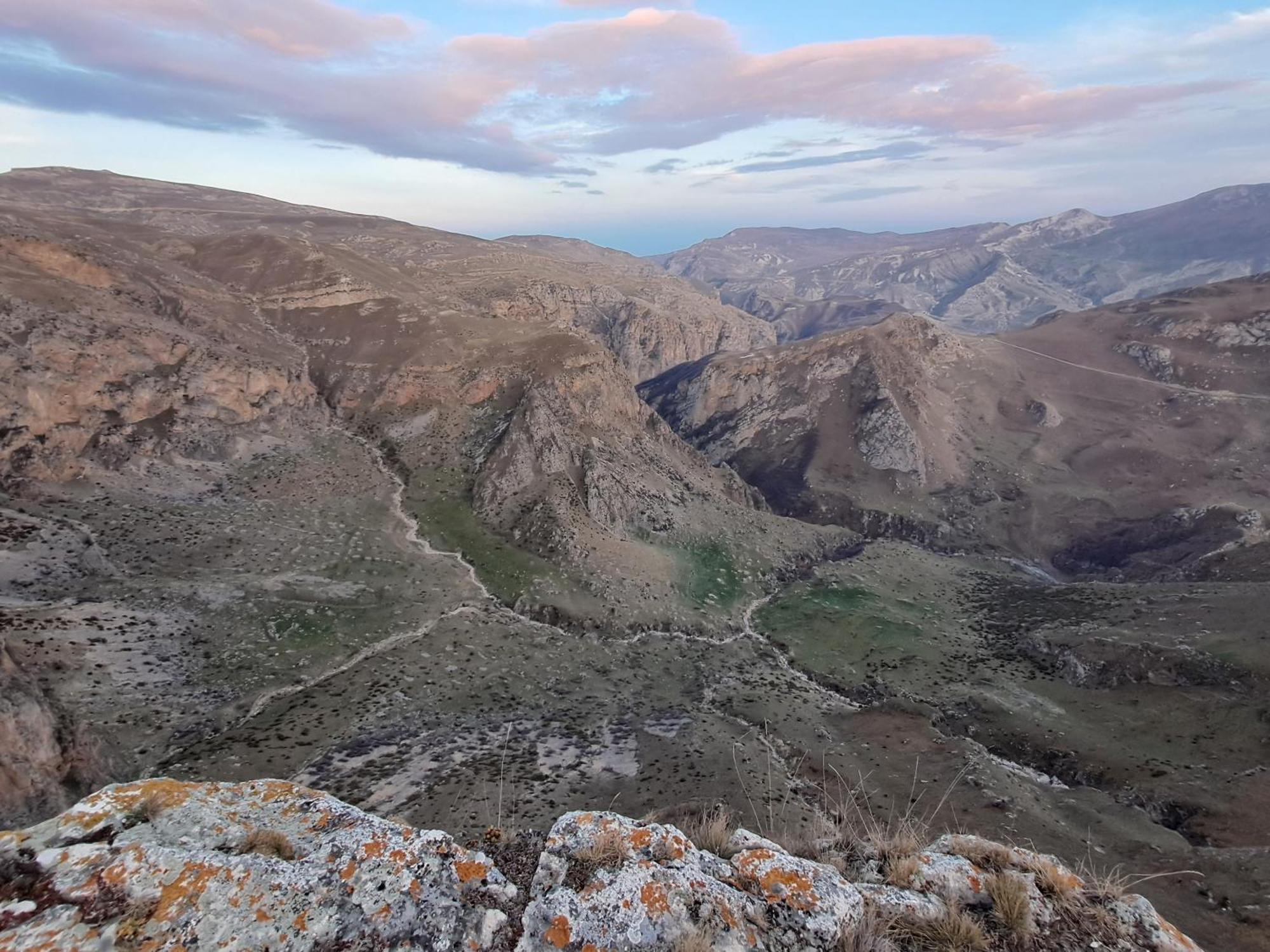 Xinaliq Khinalig Izzet'S Riverside Home Stay Dış mekan fotoğraf
