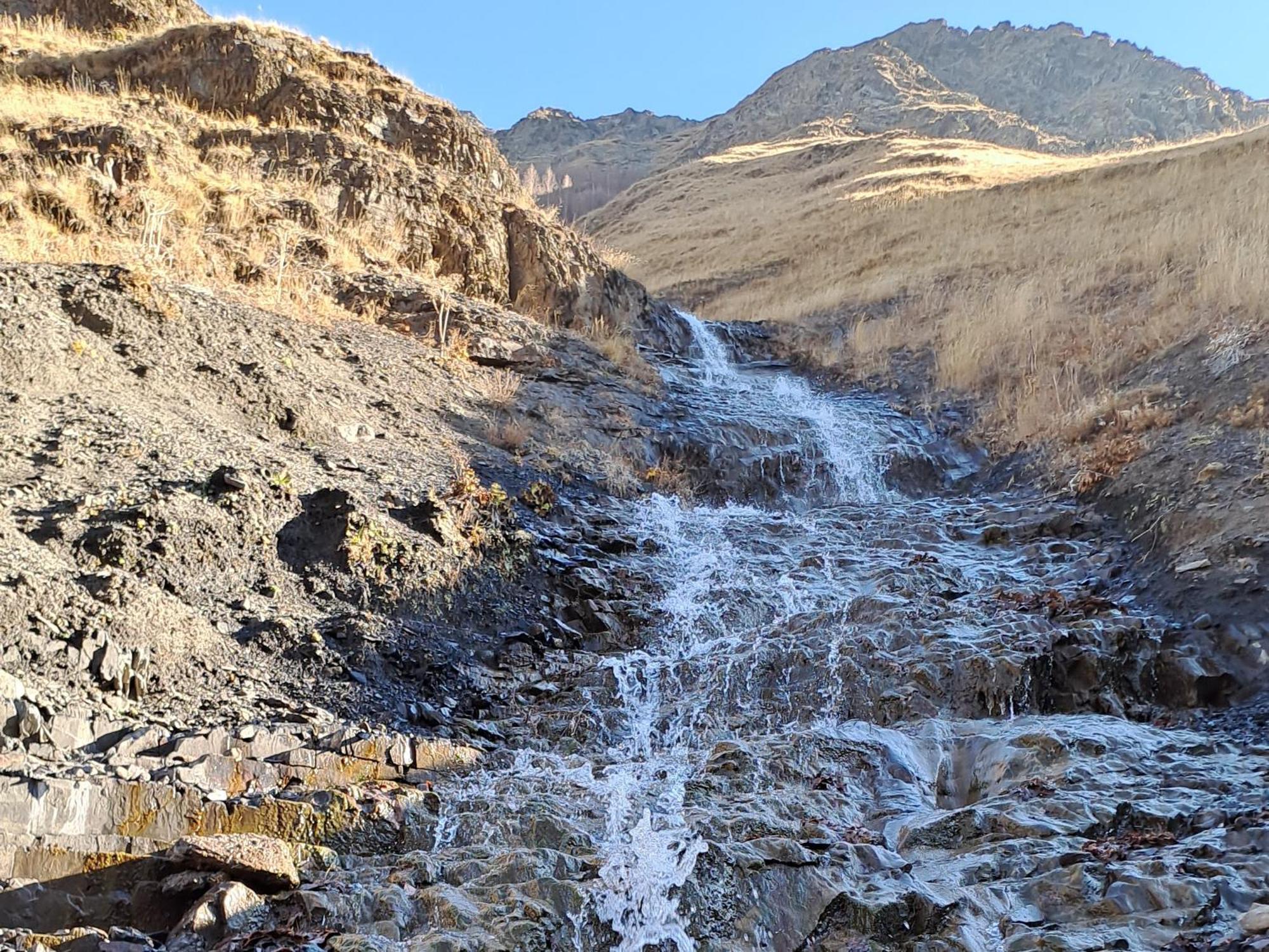 Xinaliq Khinalig Izzet'S Riverside Home Stay Dış mekan fotoğraf