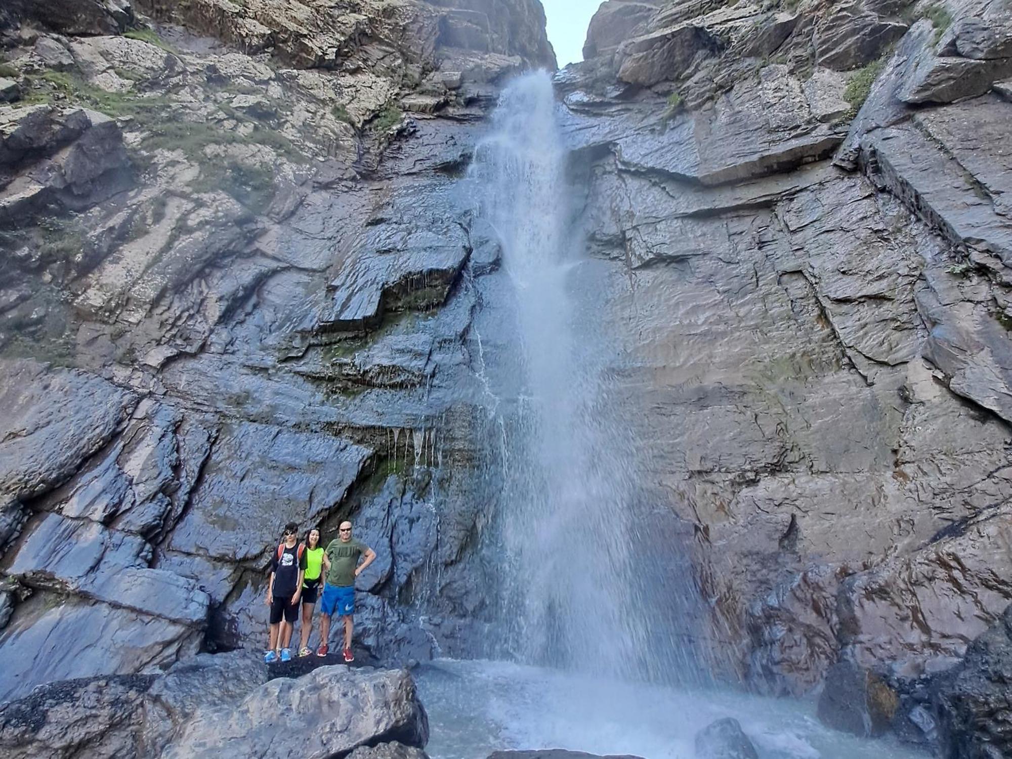 Xinaliq Khinalig Izzet'S Riverside Home Stay Dış mekan fotoğraf
