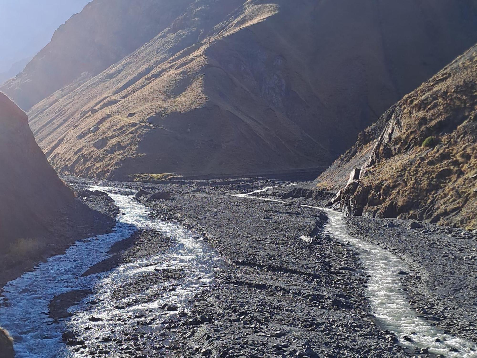 Xinaliq Khinalig Izzet'S Riverside Home Stay Dış mekan fotoğraf