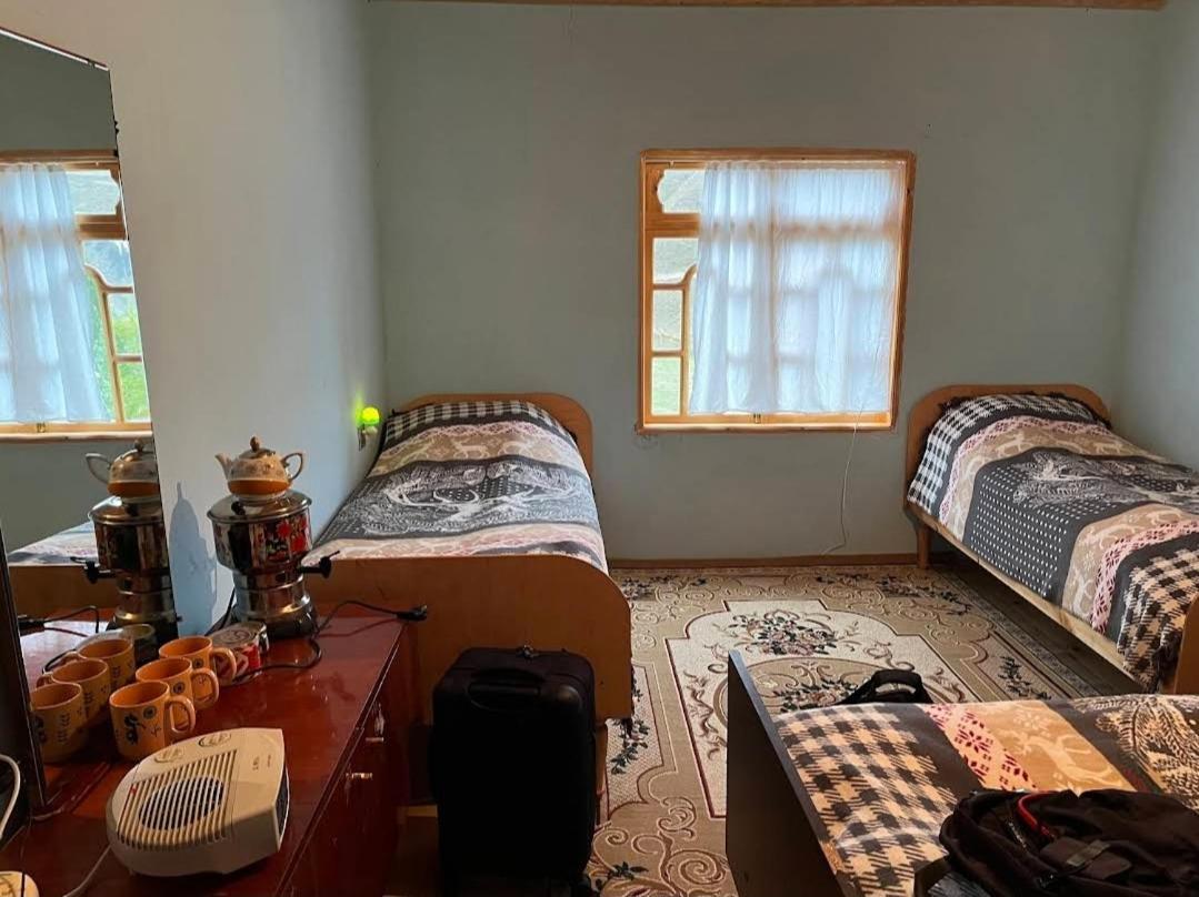 Xinaliq Khinalig Izzet'S Riverside Home Stay Dış mekan fotoğraf