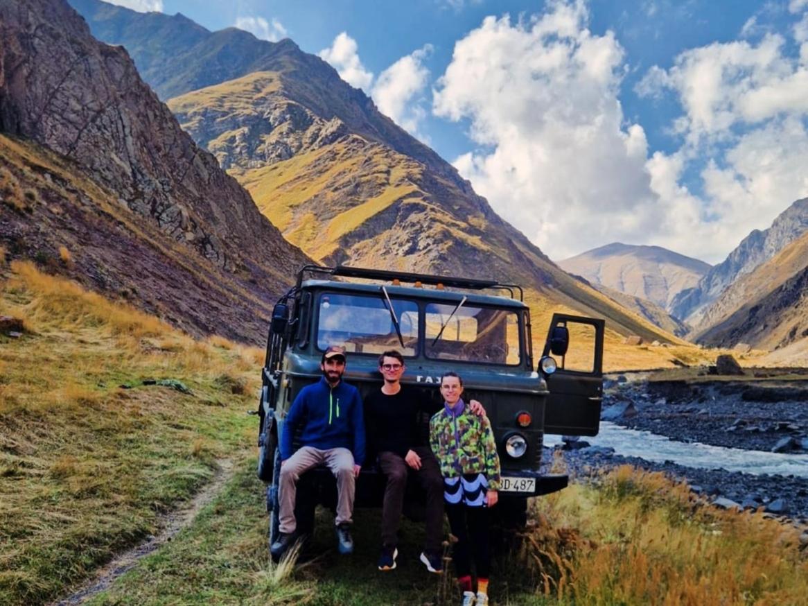 Xinaliq Khinalig Izzet'S Riverside Home Stay Dış mekan fotoğraf