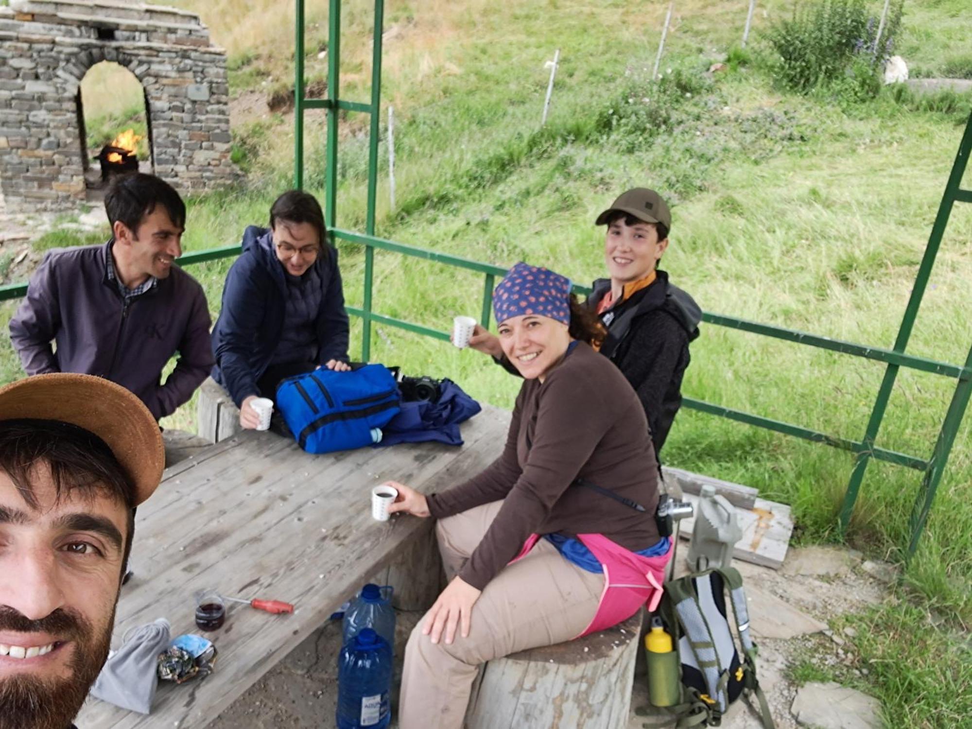 Xinaliq Khinalig Izzet'S Riverside Home Stay Dış mekan fotoğraf