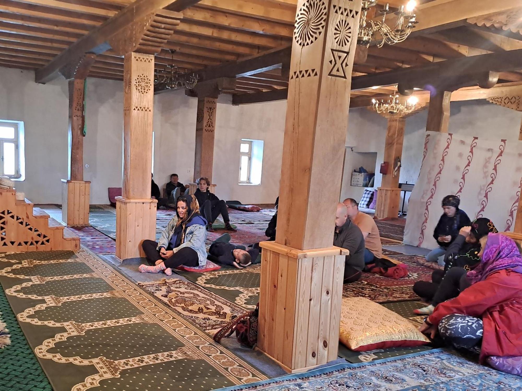 Xinaliq Khinalig Izzet'S Riverside Home Stay Dış mekan fotoğraf