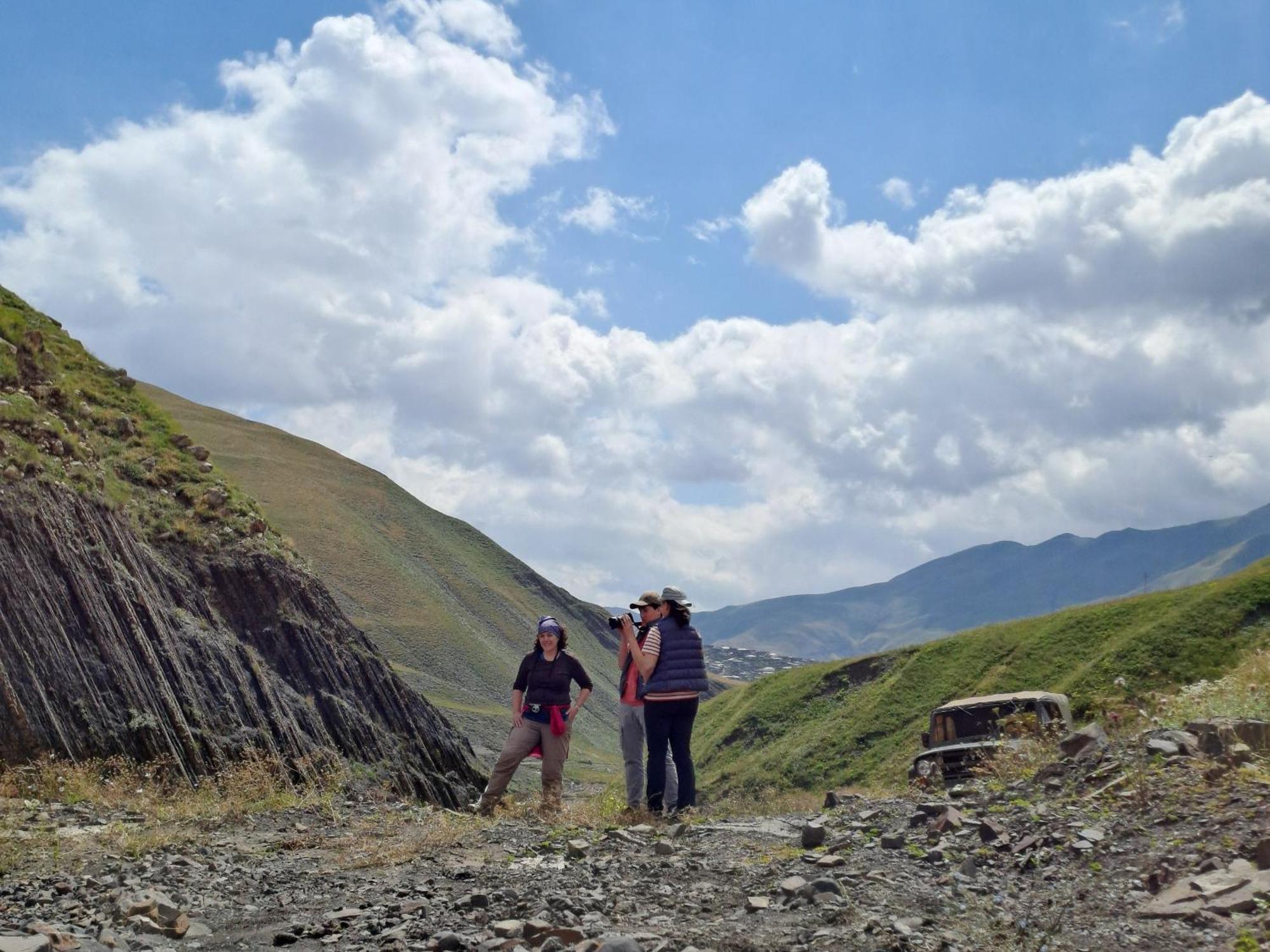 Xinaliq Khinalig Izzet'S Riverside Home Stay Dış mekan fotoğraf